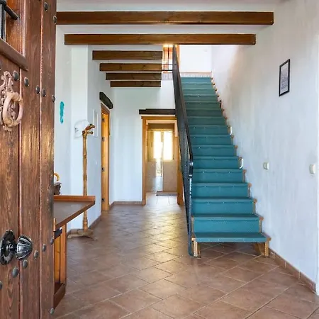Rustic 5 Beds, Pool, Panoramic Views Villa