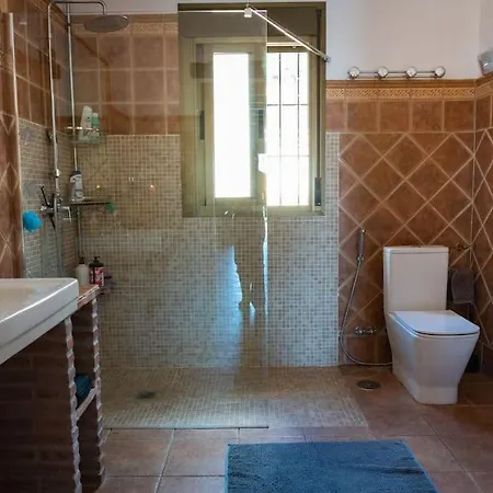 Rustic 5 Beds, Pool, Panoramic Views فيلة