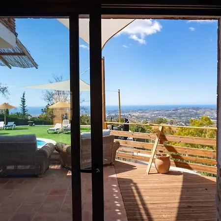 Rustic 5 Beds, Pool, Panoramic Views Villa