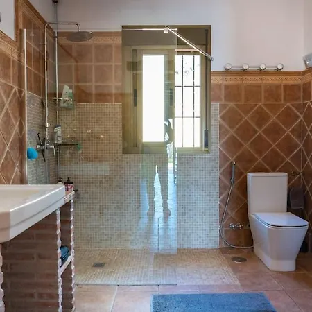 Rustic 5 Beds, Pool, Panoramic Views فيلة *